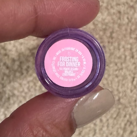 Jeffree Star "Frosting For Dinner" lip gloss - Picture 2 of 4